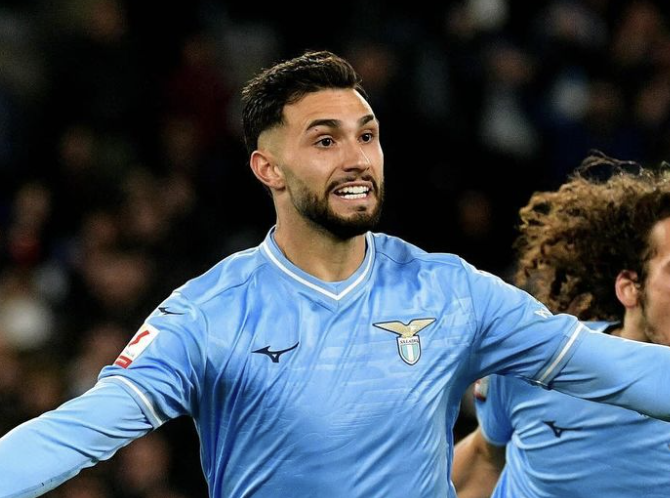 Valentin Castellanos célèbre un but insctit avec la Lazio Rome en Serie A