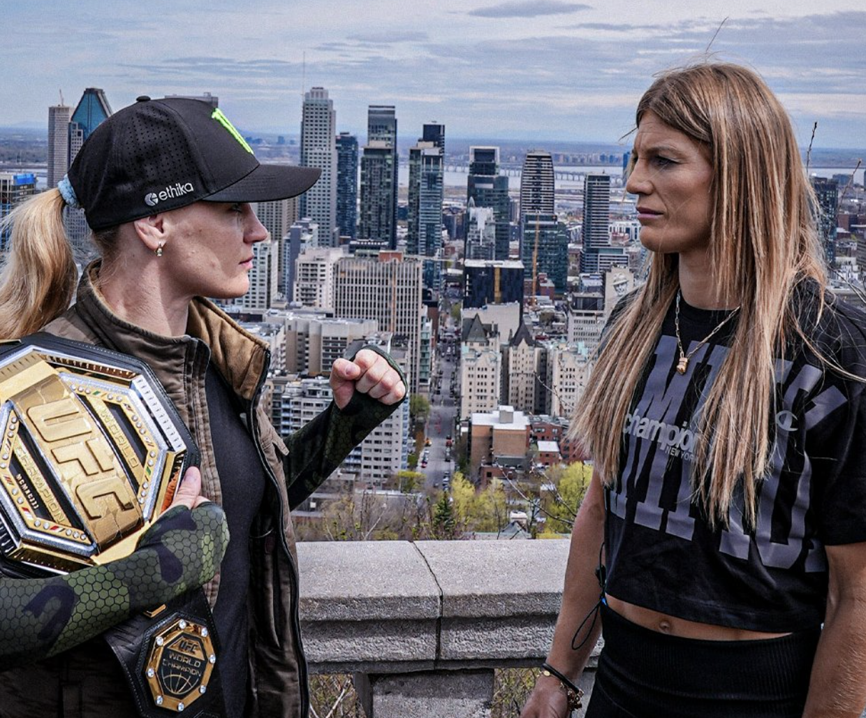 Valentina Shevchenko avec sa ceinture UFC face à Valentina Shevchenko avant leur combat de MMA à l’UFC 315