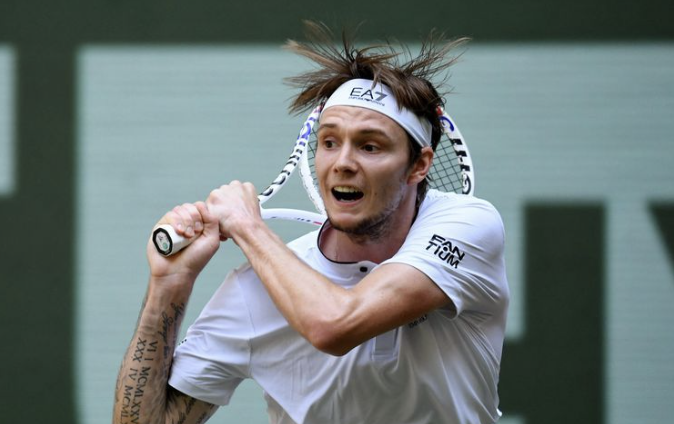 Wimbledon : Alexander Bublik domine Arthur Cazaux au premier tour