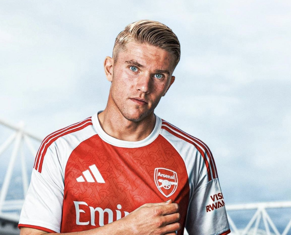 Viktor Gyökeres avec le maillot d’Arsenal
