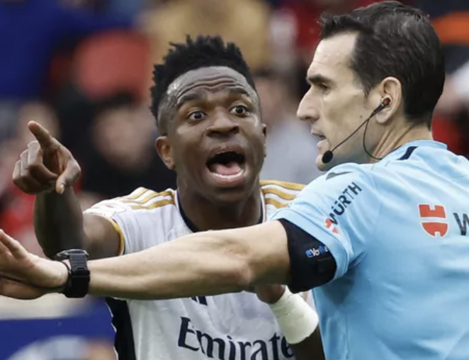 Real Madrid - AC Milan : Vinicius s'est attaqué à l'arbitre