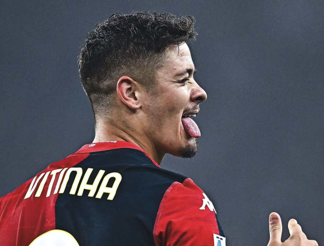 Vitinha célèbre son but avec le Genoa en Serie A 25 mai 2024