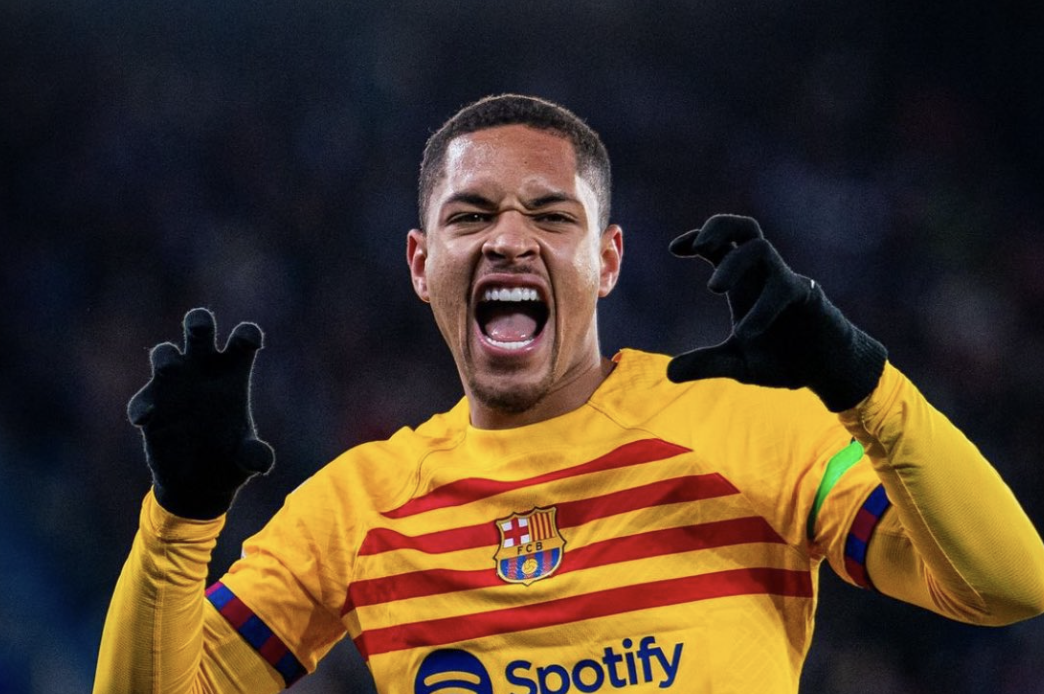 Vitor Roque célèbre son premier but au FC Barcelone en rugissant comme un tigre