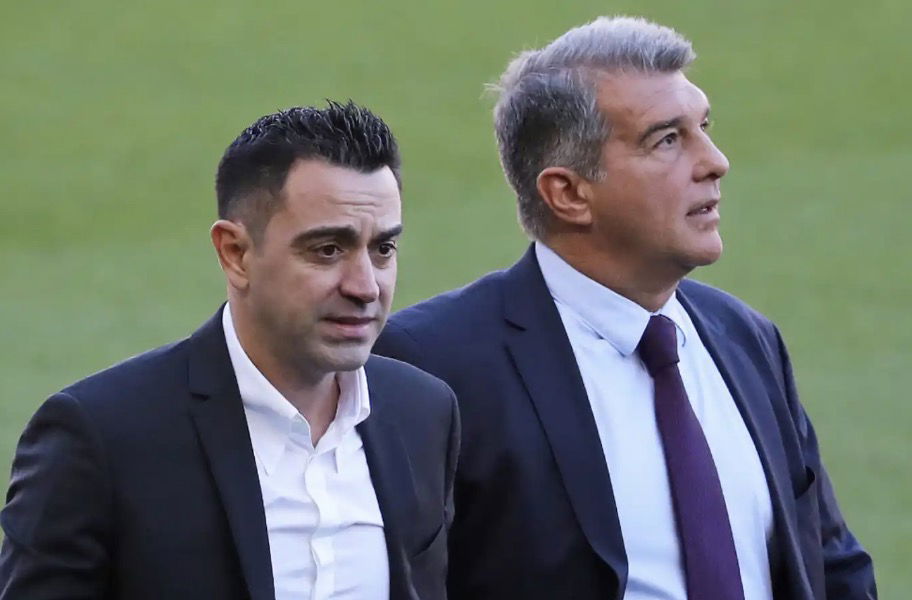 Xavi Hernandez et Joan Laporta au FC Barcelone