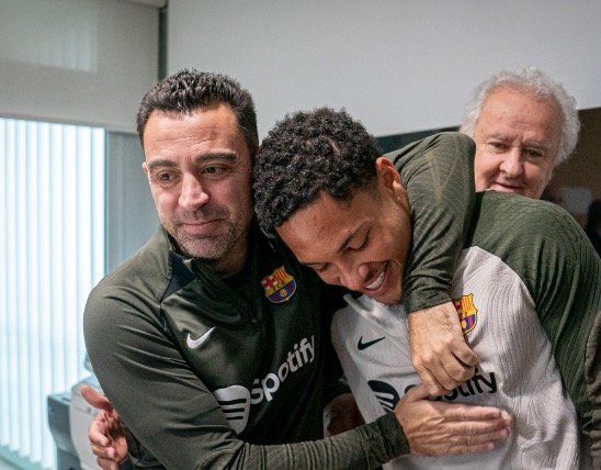 Xavi clarifie la situation de Vitor Roque au Barça