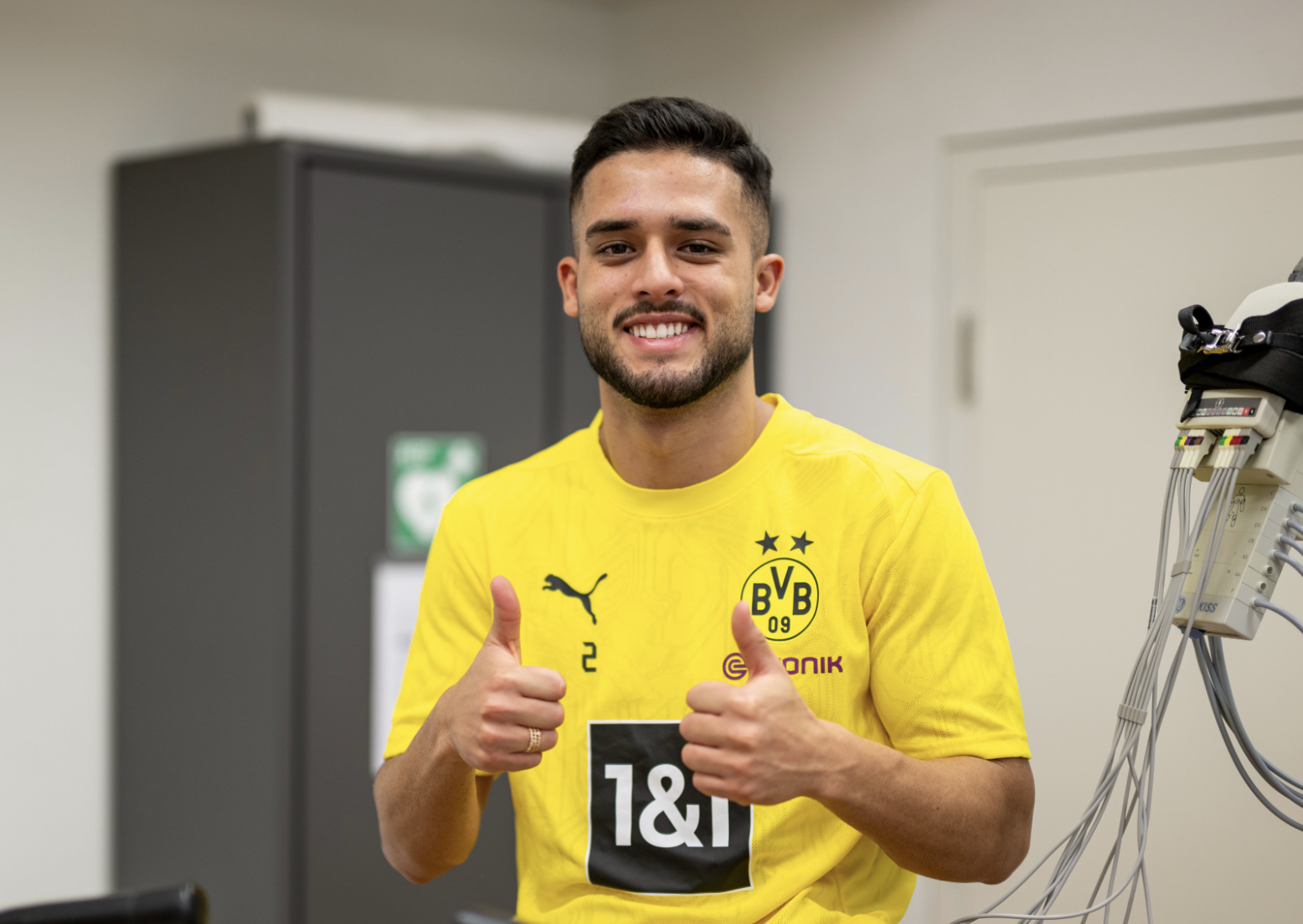 Yan Couto pendant sa visite médicale au Borussia Dortmund