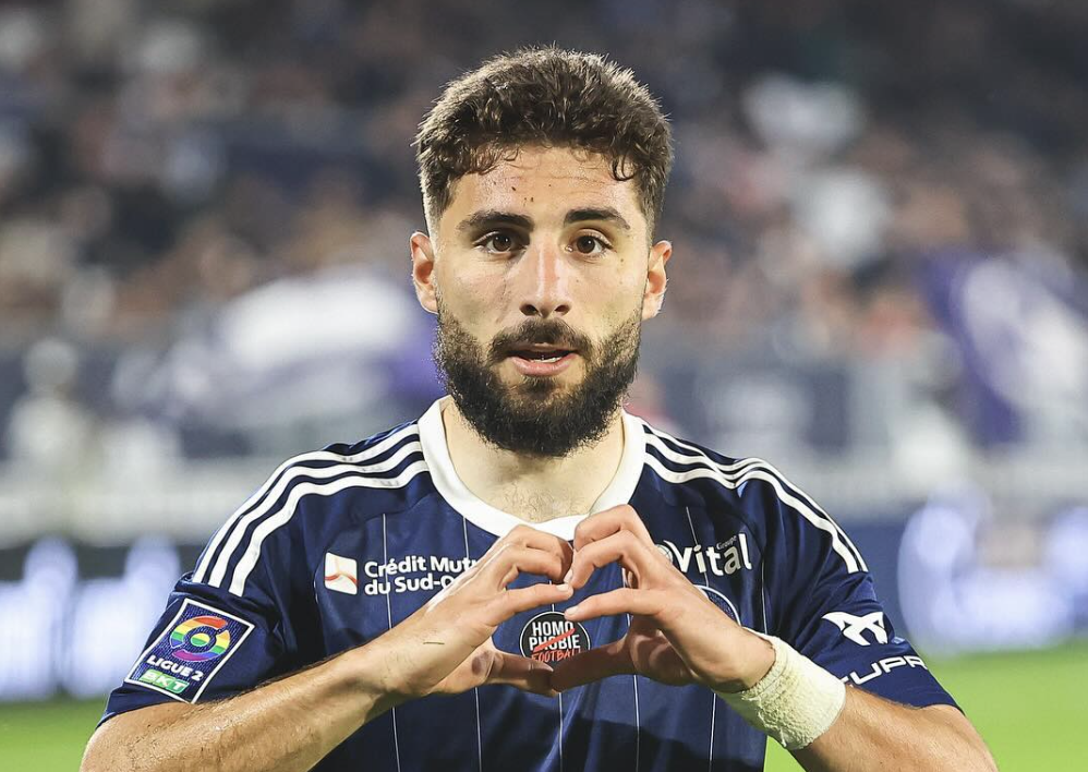 Zuriko Davitashvili qui célèbre un but avec les Girondins de Bordeaux en faisant un coeur 